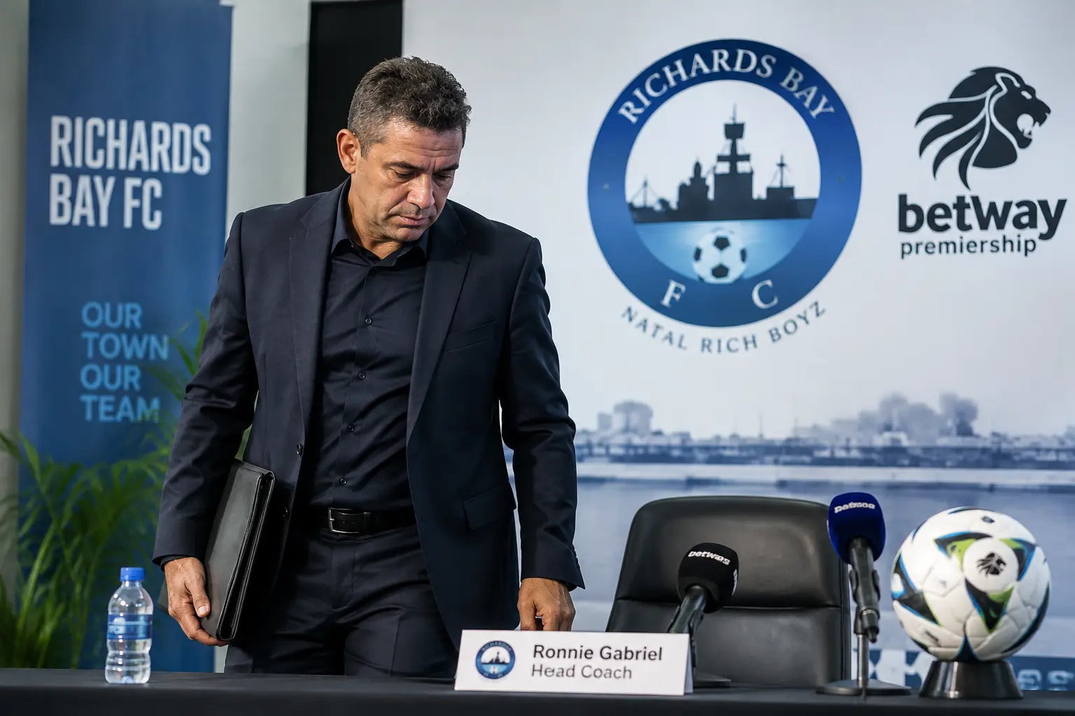 Ronnie Gabriel Resigns as Richards Bay Coach After Winless Start to Betway Premiership Season